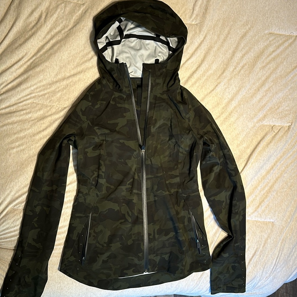 Lululemon camp rain jacket